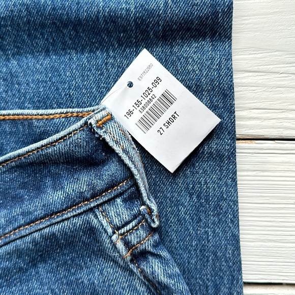 NWT Abercrombie & Fitch Curve Love The 90s Mid Rise Straight Jean size 4S - Picture 7 of 12